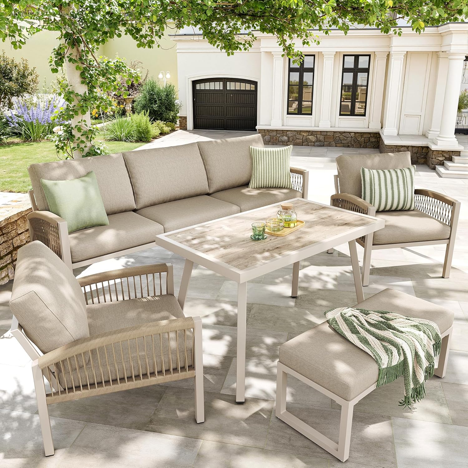Merax Gartensofa-Set Gartensofa für 7 Personen, Robustes Eisengestell und beige Polster, Tisch mit Holzoptik-Glasplatte & 2 Sesseln, Wetterfeste Terrassen-Garnitur für Garten, Balkon & Terrasse