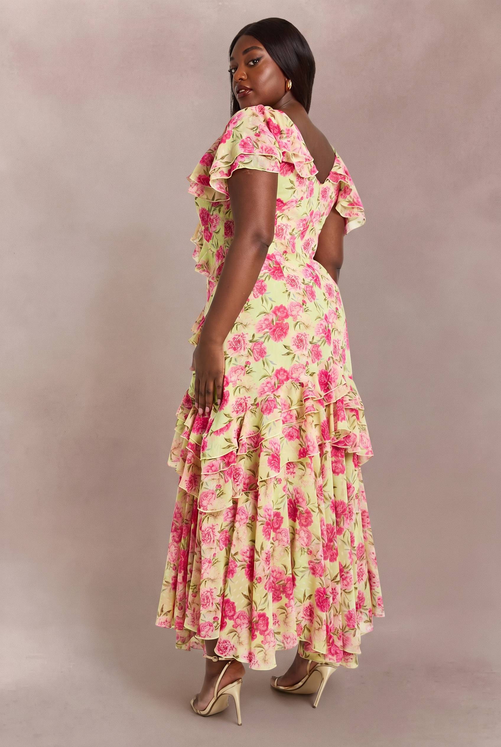 boohoo Robe Longue Grande Taille En Mousseline Dobby Fleurie À Volants