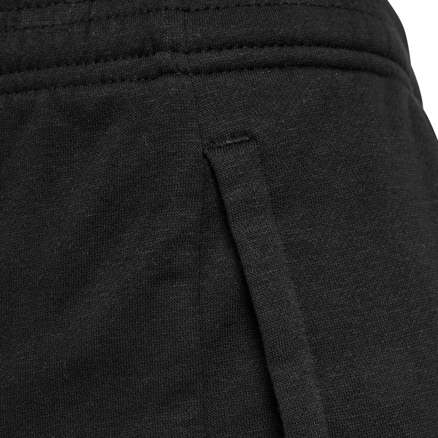 hmlRED BASIC SWEAT SHORTS WOMAN