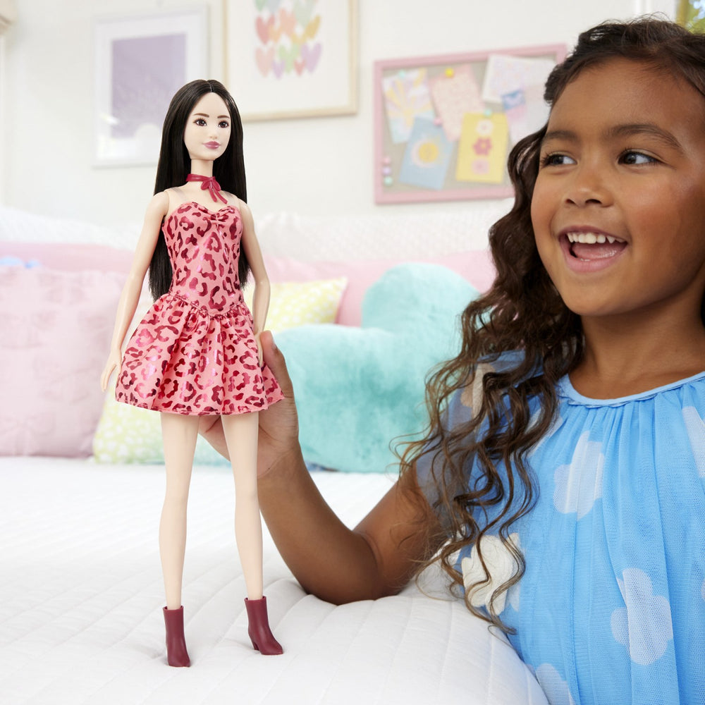 Køb Barbie® Mode Dukke Lyserød Leopard Brunette