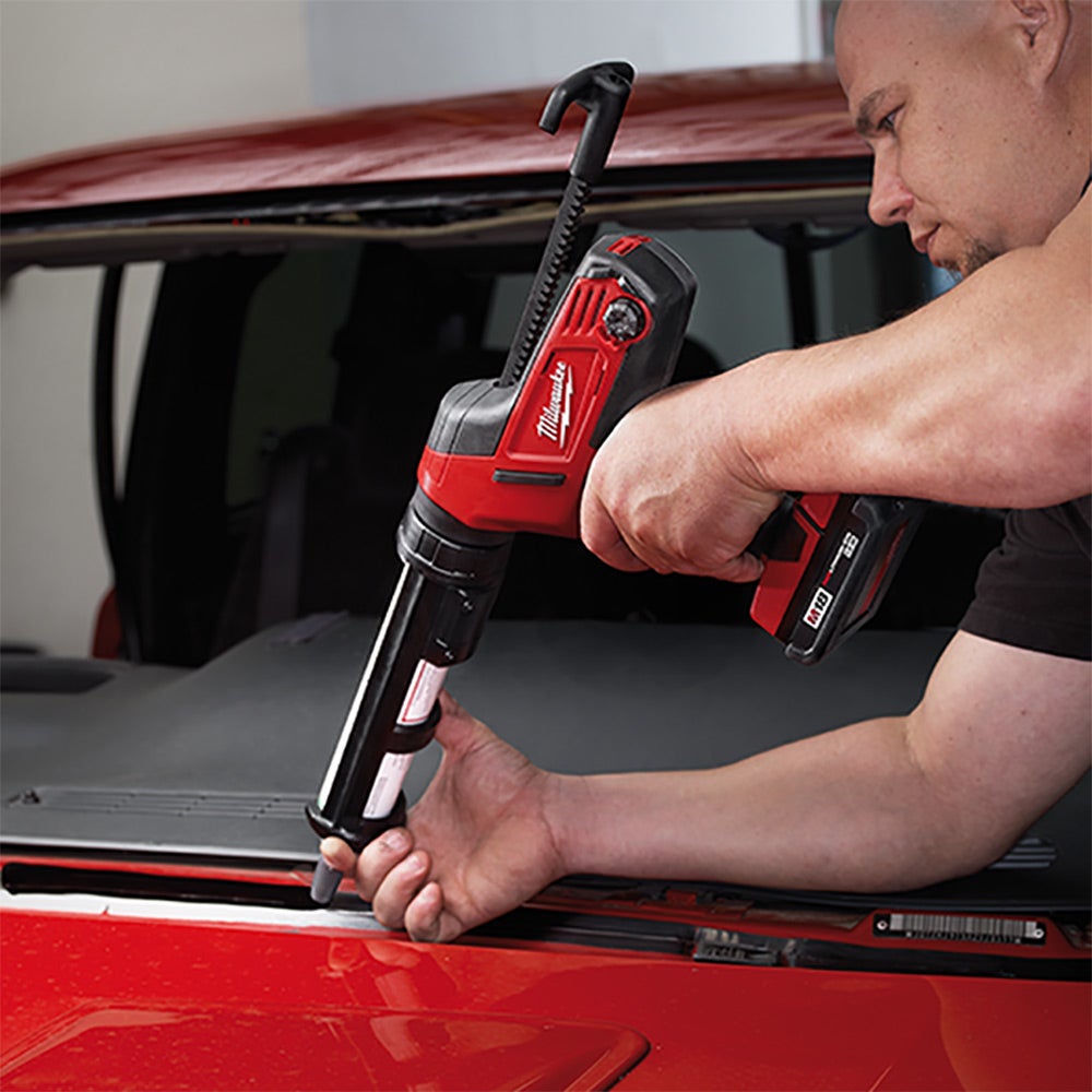 MILWAUKEE 18V 2.0Ah Caulking Gun Kit C18PCG600A-201B