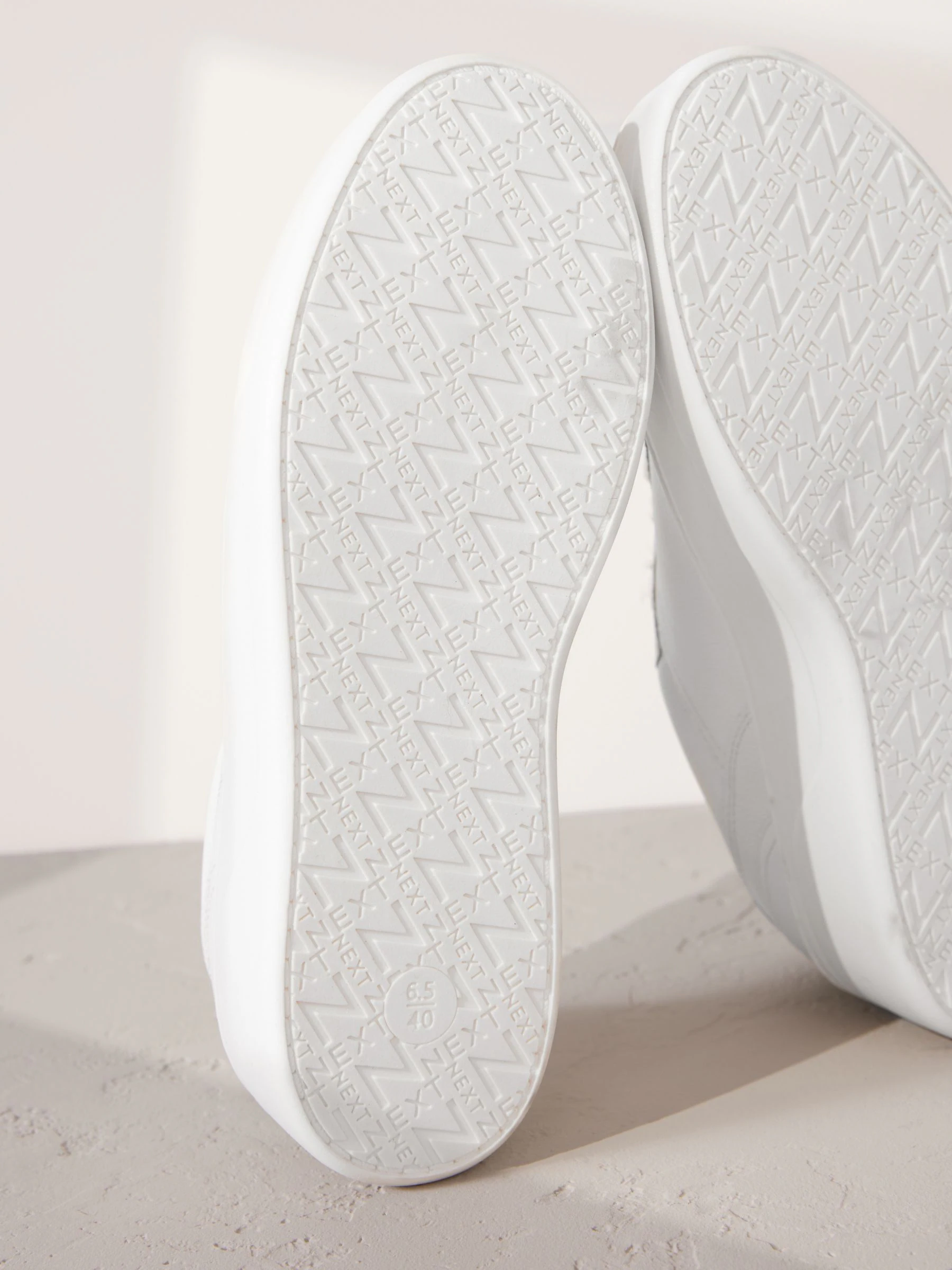 Wit - Signature premium leren sneakers met veters en grove sleehak