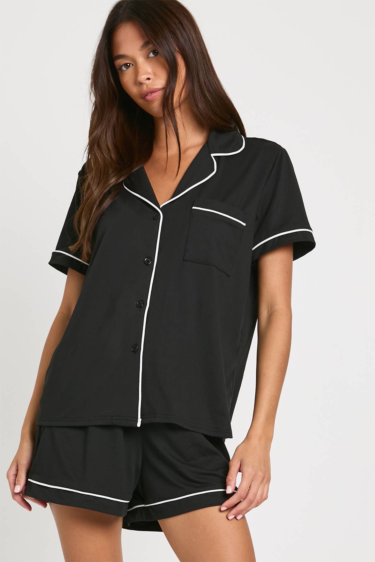 boohoo Ensemble Pyjama Chemise Manches Courtes Et Short En Jersey Avec Détails Passepoilés