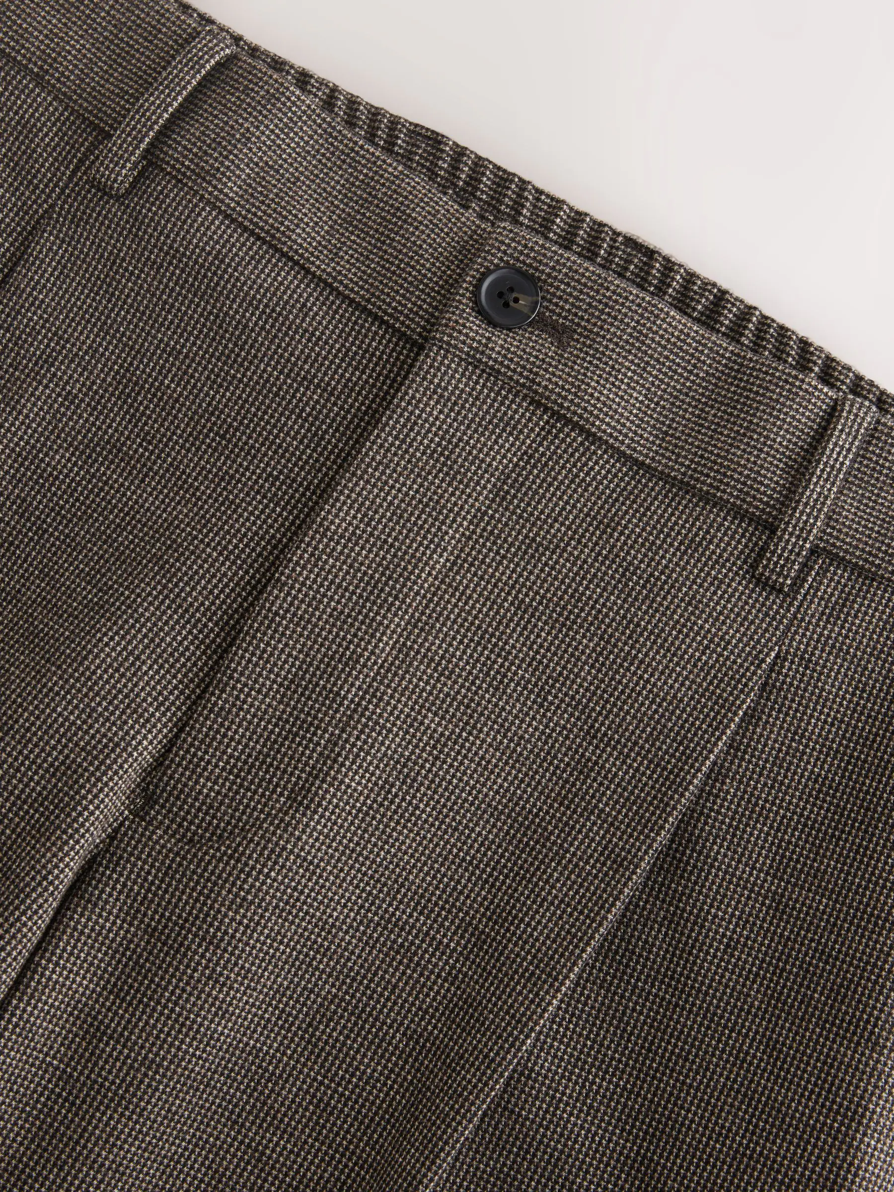 Bruin - Slim fit getextureerde broek met elastische achterkant en stretchy