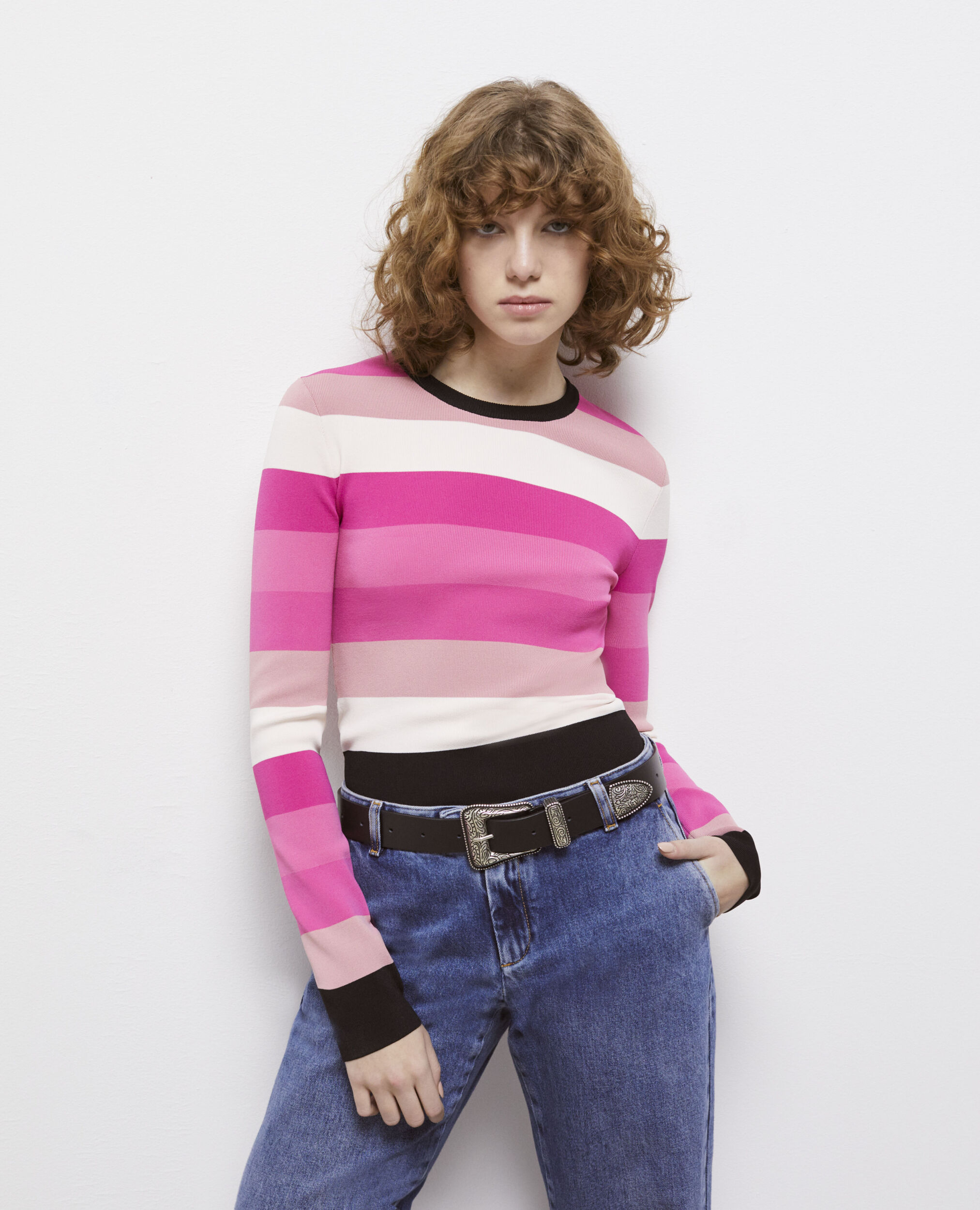 Pull court rose à rayures
