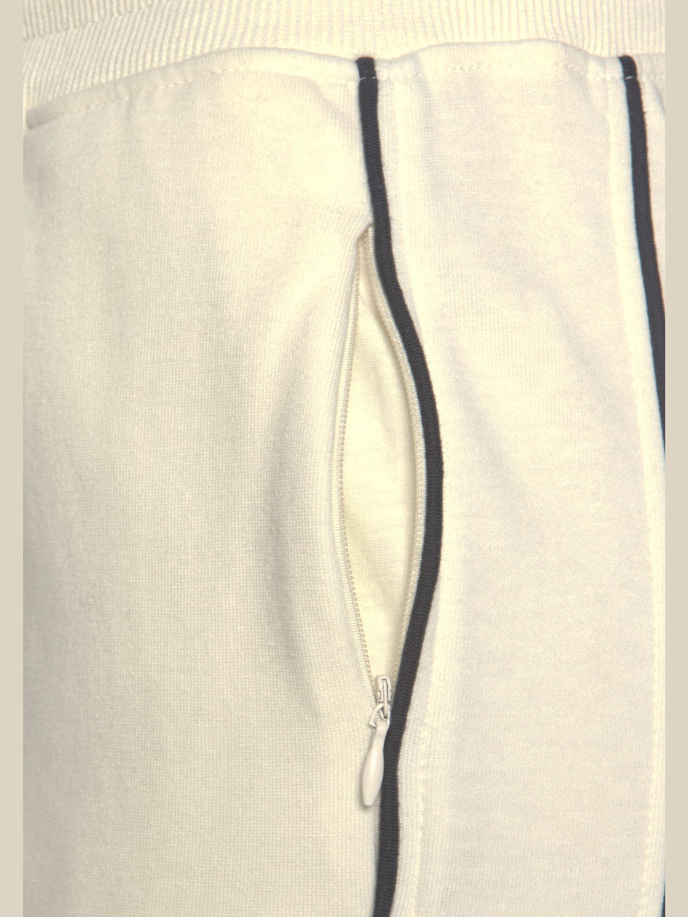 Shorts short avec passepoil contrasté