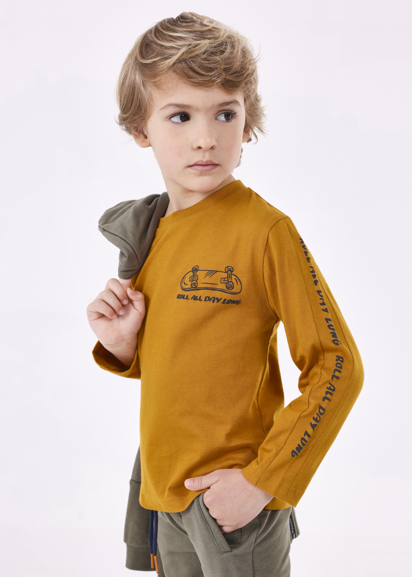 Camiseta Better Cotton com estampa em relevo para meninos