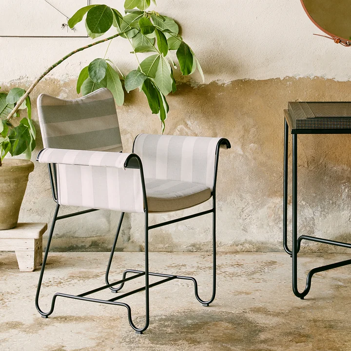 Gubi - Tropique Outdoor Dining Chair, classic black / Leslie Limonta (06)