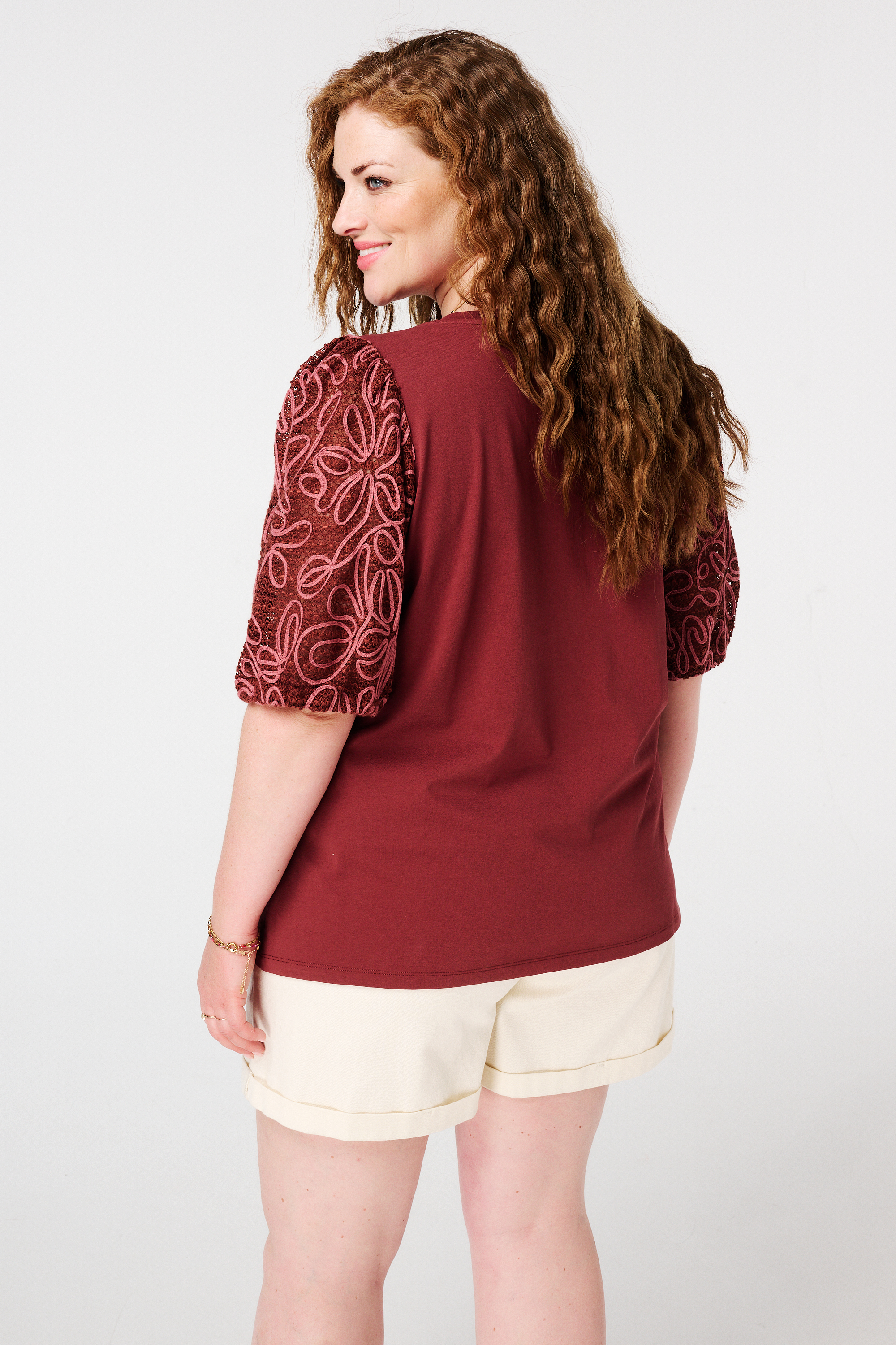 T-shirt met geborduurde mouwen stone red