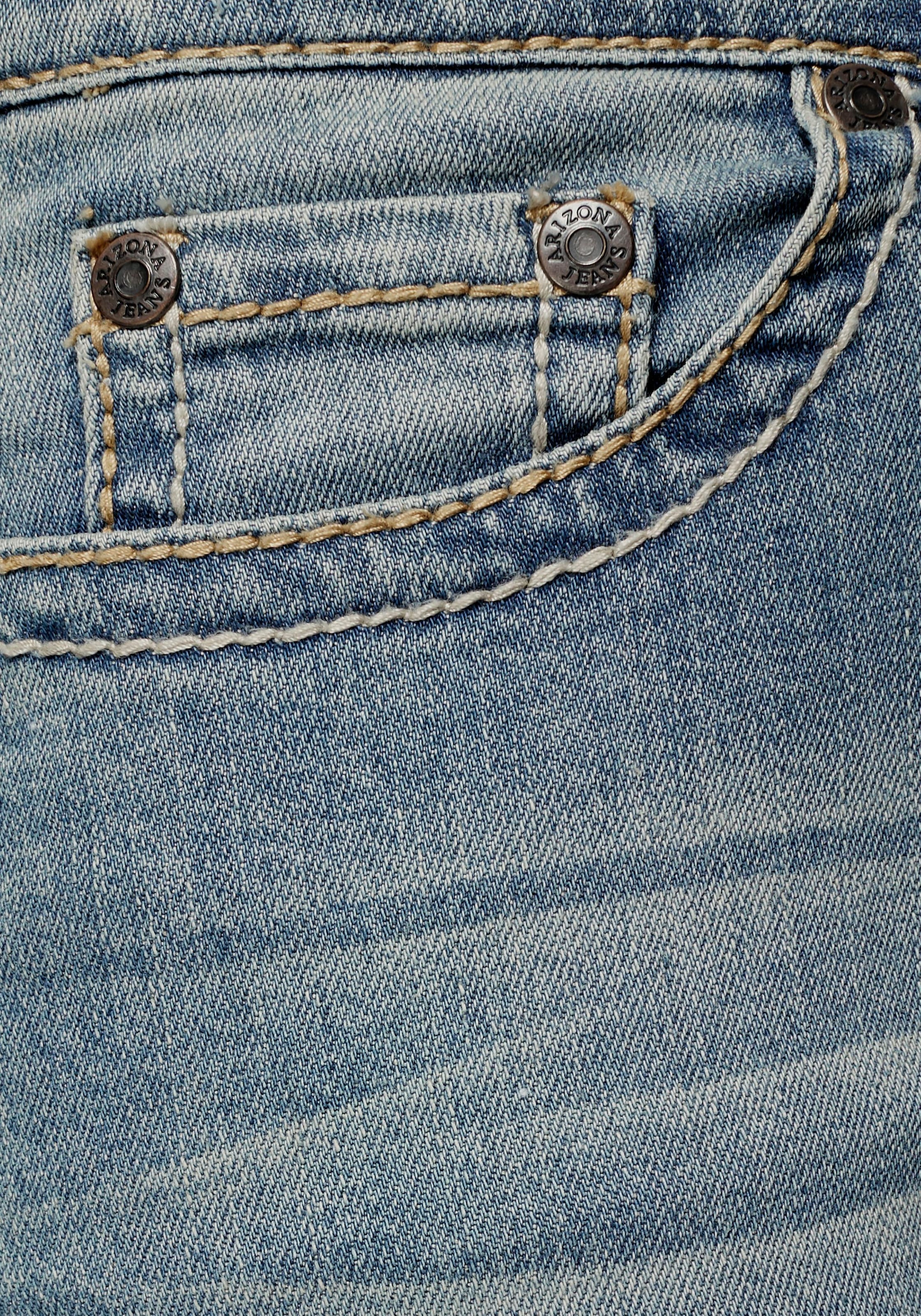 Arizona Gerade Jeans »Kontrastnähte«, niedrige Leibhöhe,  in 5-Pocket-Form,  Used-Look-Waschung
