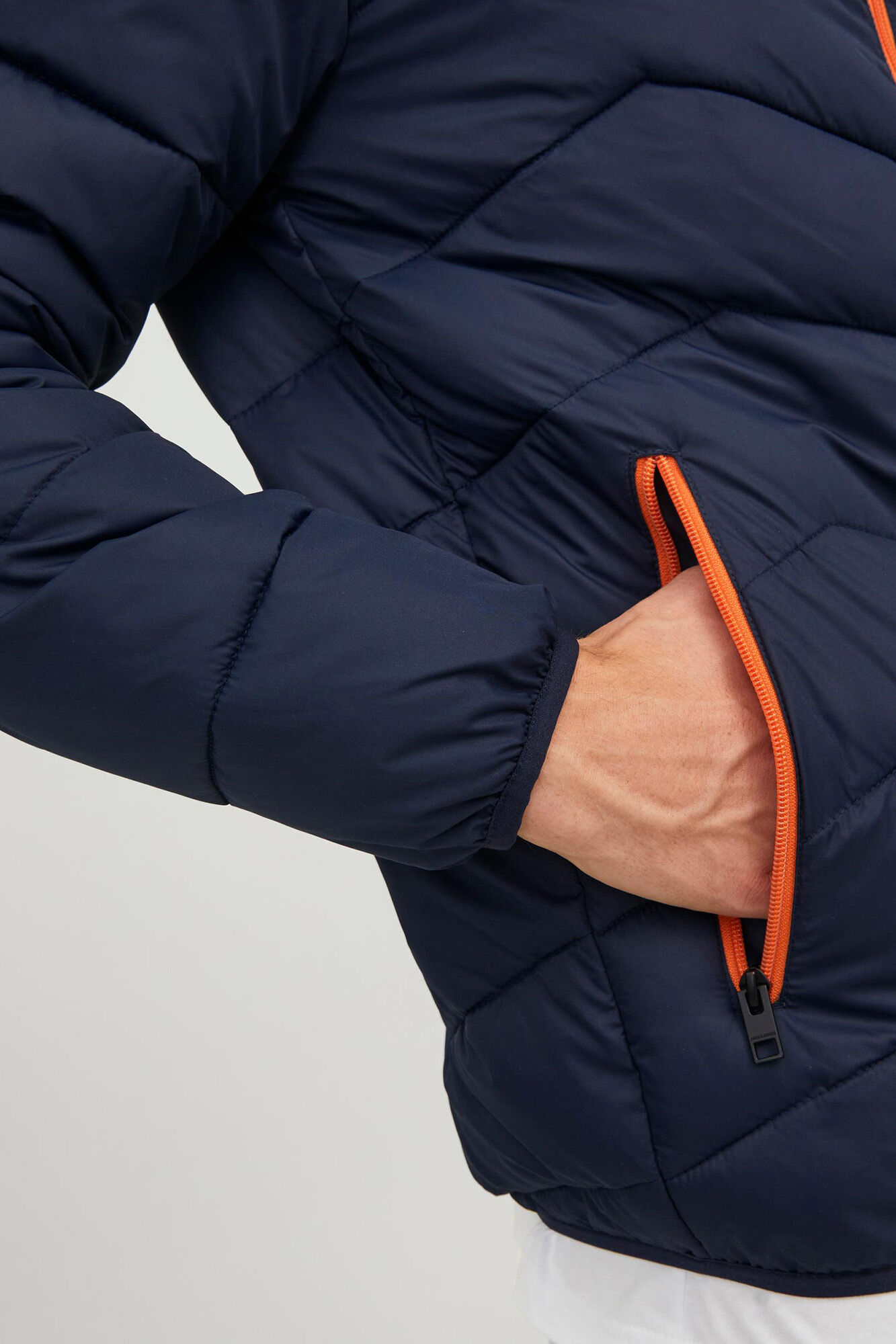 Jaqueta puffer com capuz