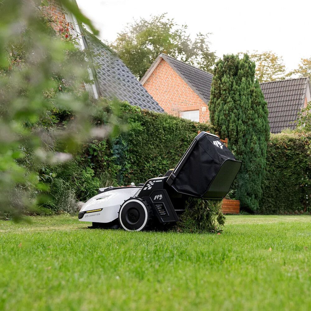 ROBOTGRESSKLIPPER MAMMOTION YUKA 3000X 3000M² + OPPSAMLER