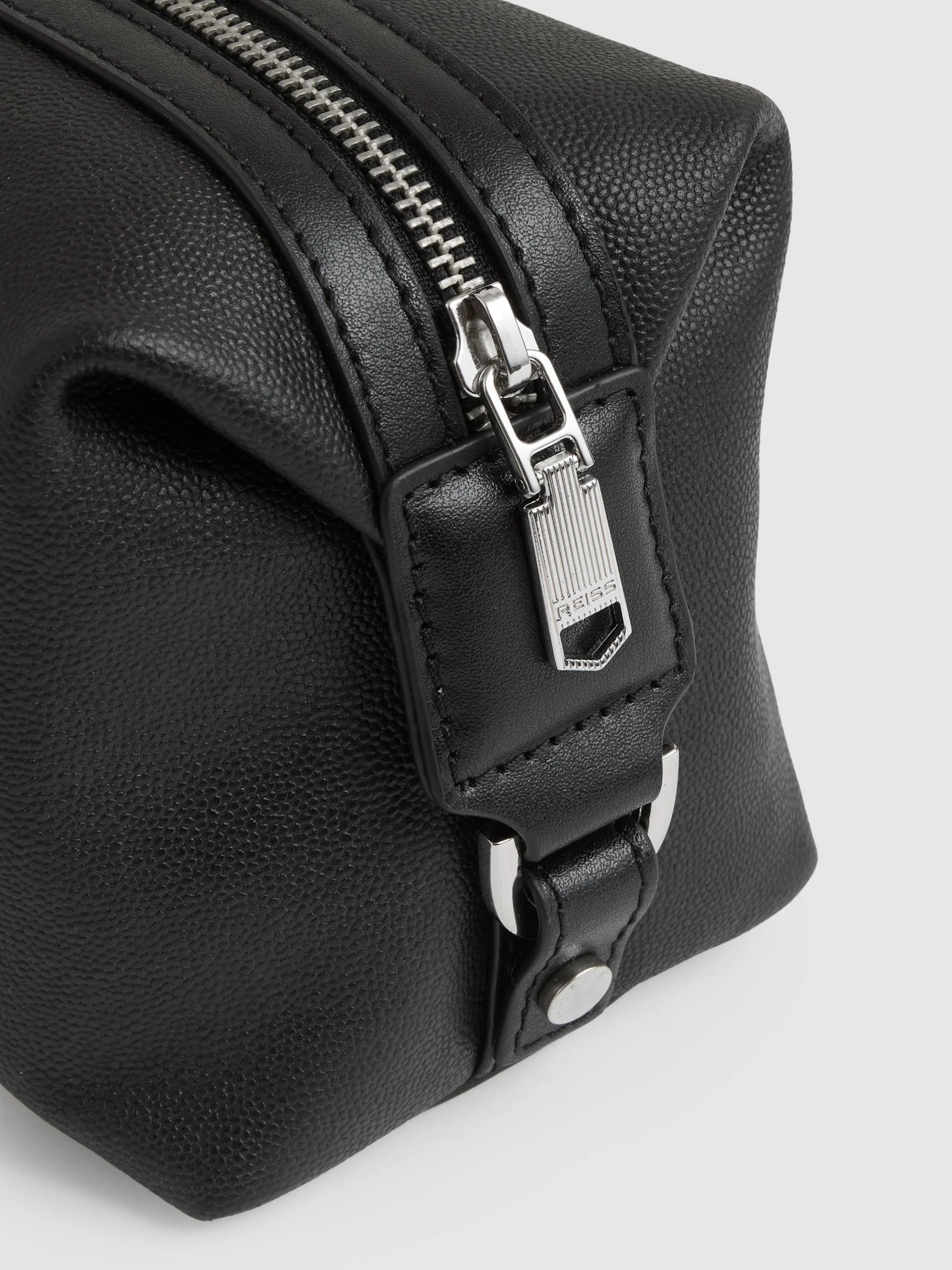 Reiss Cillian Micro-Grain Leather Washbag