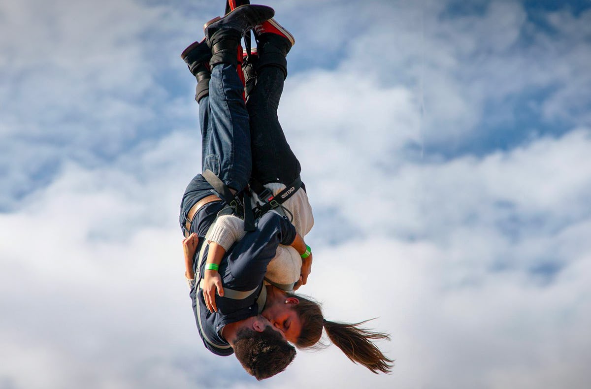 Tandem-Bungee Jumping in Düsseldorf als Geschenk