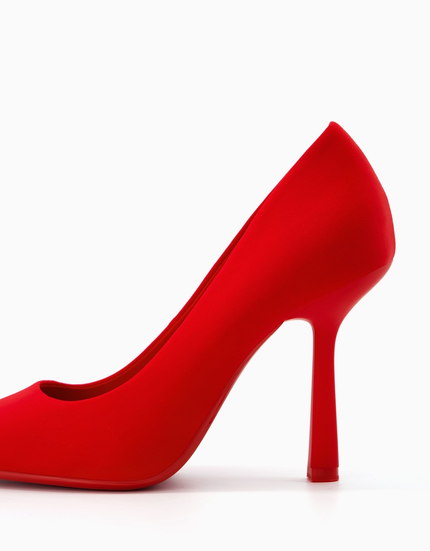 Sapatos de salto alto