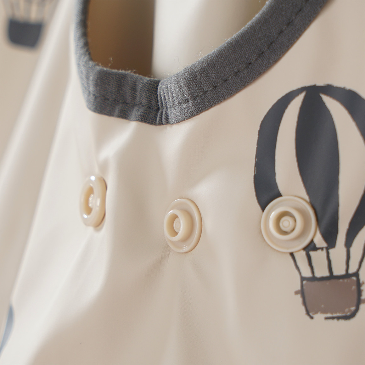 Topolino Kinder Regenhose mit Heißluftballon-Allover hellbeige