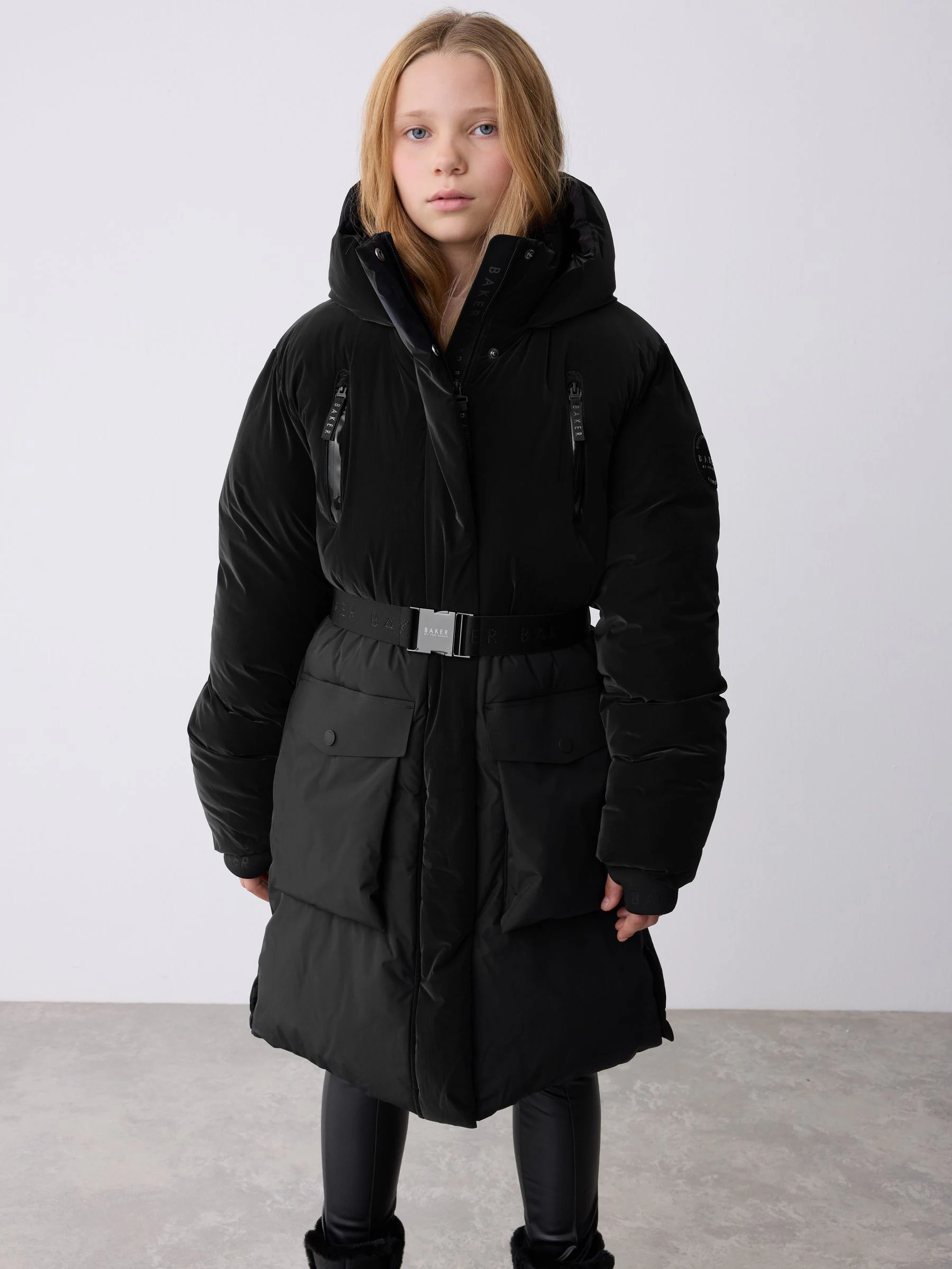 Baker by Ted Baker - Lange gewatteerde zwarte regenbestendige parka met riem