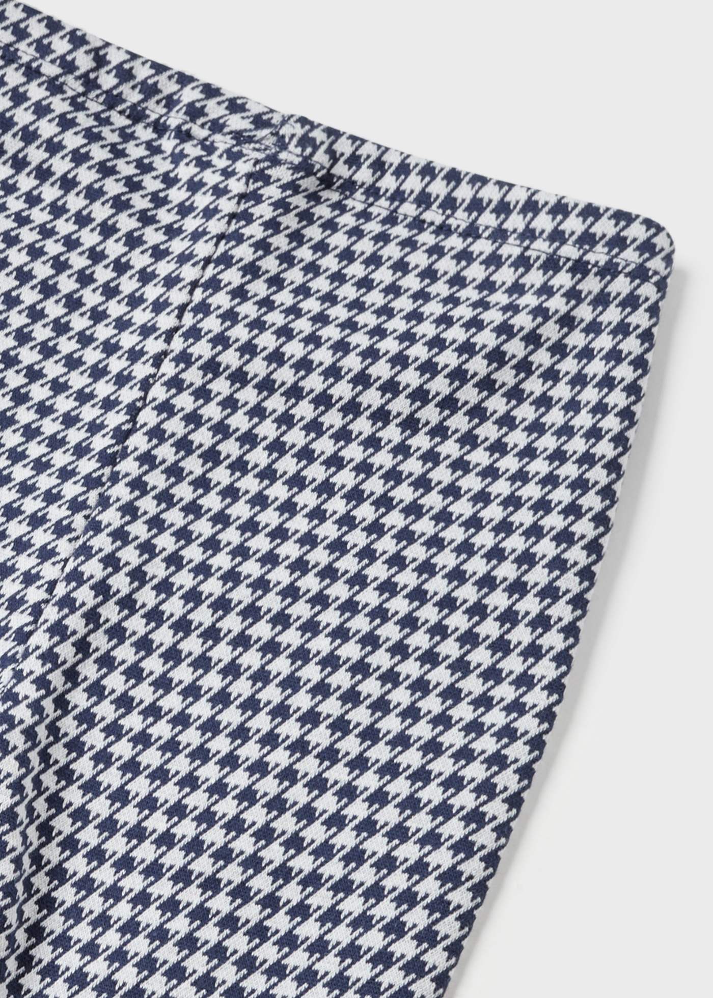 Conjunto de duas peças de leggings estampadas para bebê.