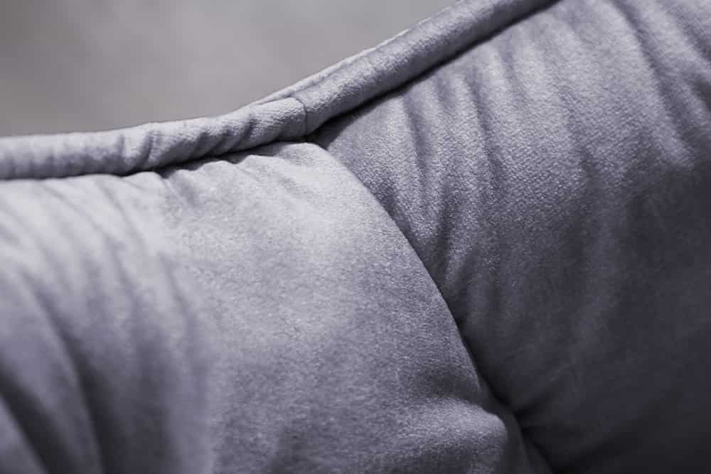 Design Stuhl MILANO grau Samt mit Armlehne Ziersteppung gepolstert schwarze Metallbeine