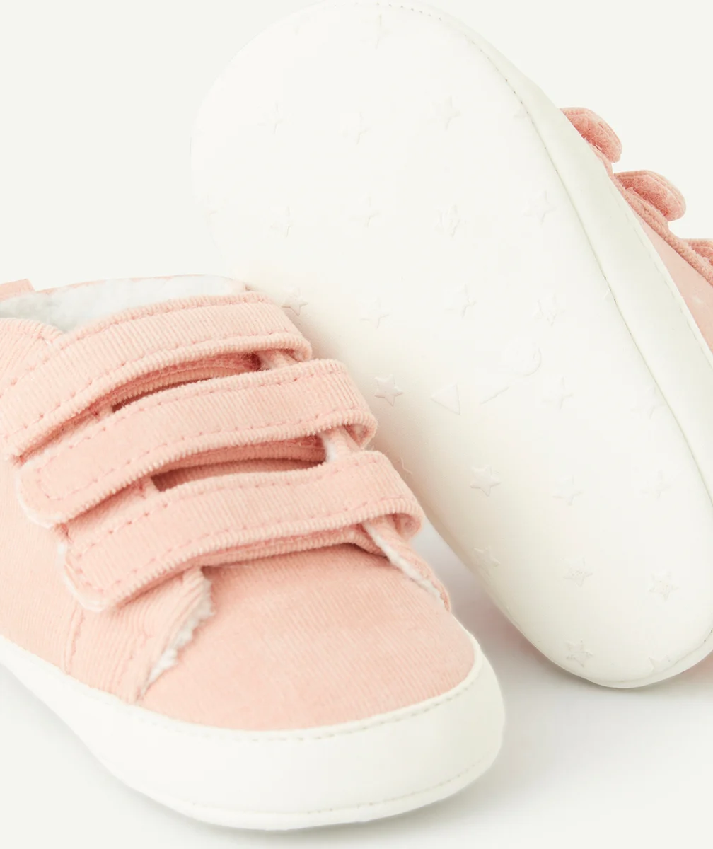 CHAUSSONS STYLE BASKETS À SCRATCHS BÉBÉ FILLE EN VELOURS ROSE