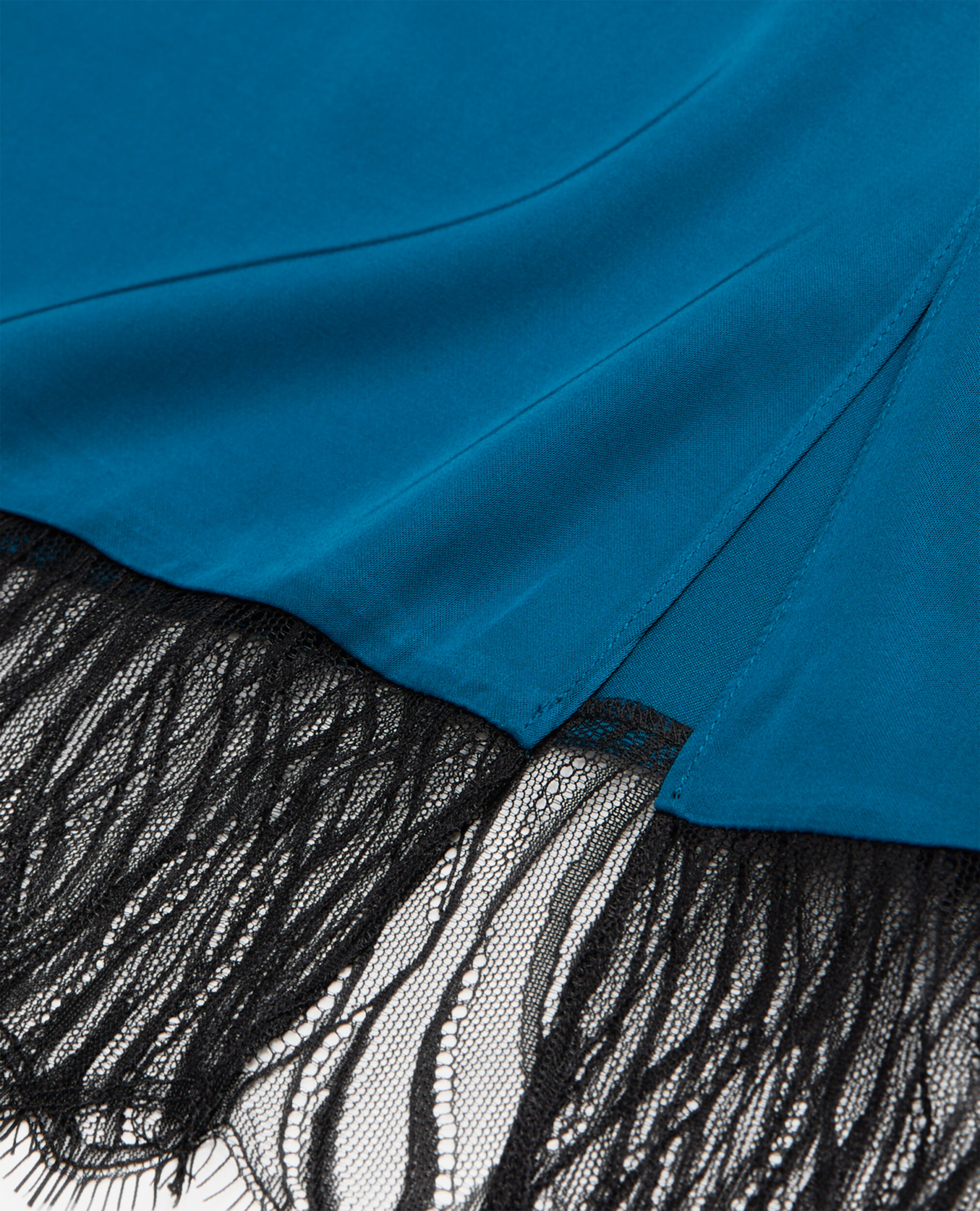 Robe nuisette longue bleue avec détails en dentelle