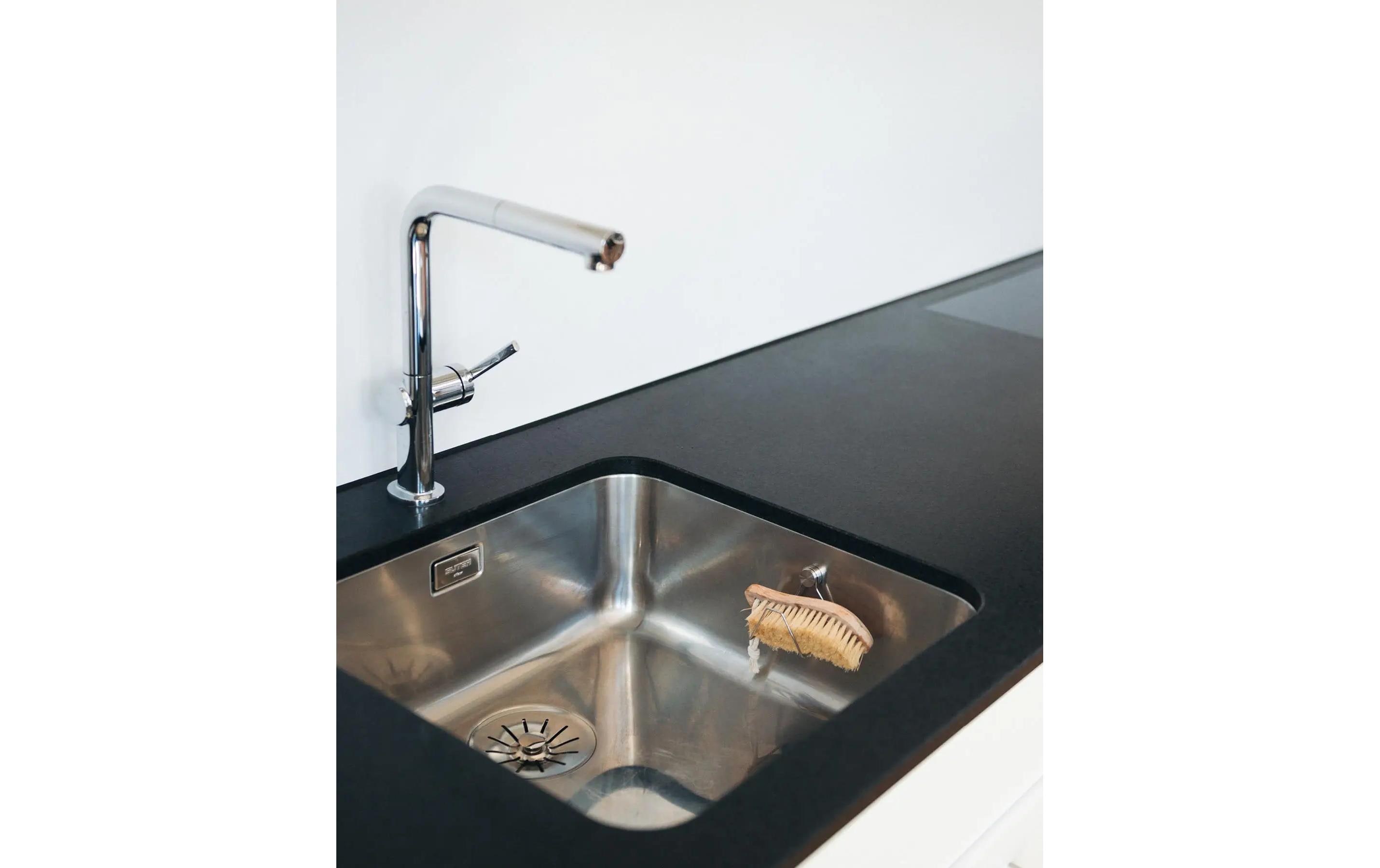 Schwammhalter SilberMagnetischer Schwammhalter für Spülbecken
