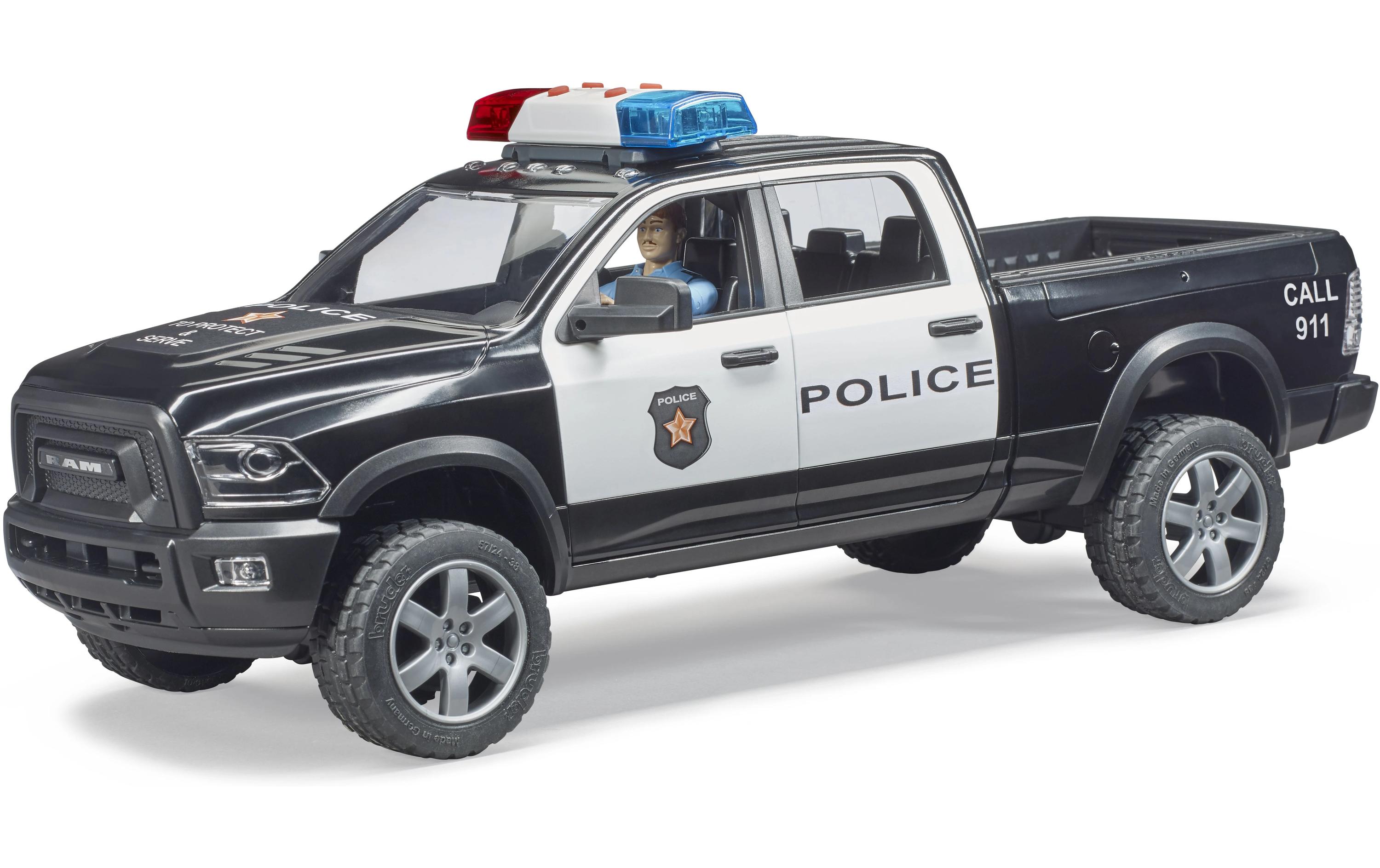 Polizei Pickup mit PolizistPolizeifahrzeug