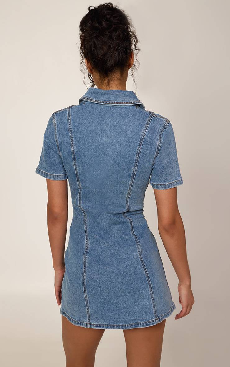 Mid Blue Wash Robe Mini En Jean À Manches Courtes Avec Détails De Coutures Et Boutonnage