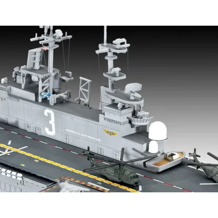 Revell Model Set US Navy Assault Carrier WASP Class