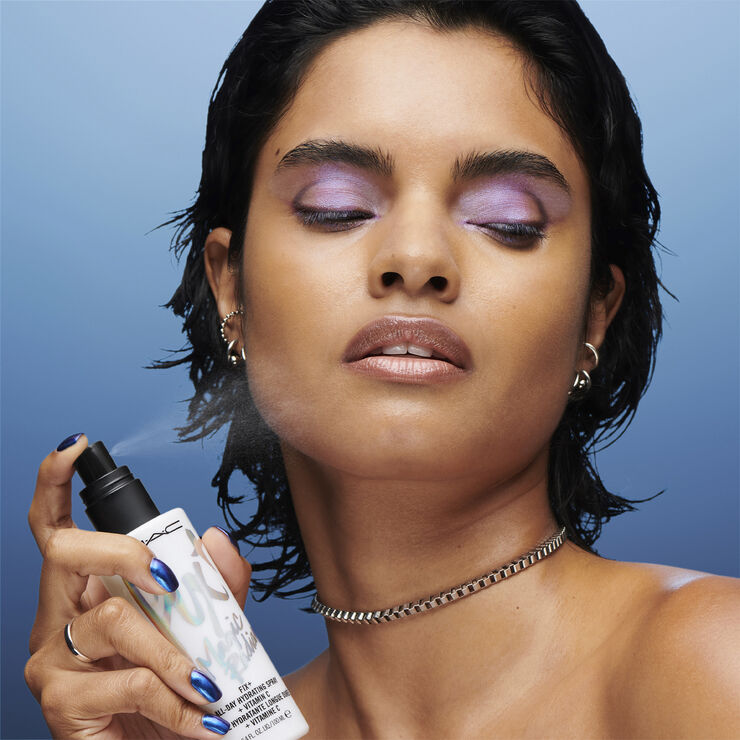 MAC Fix  Magic Radiance Setting Spray