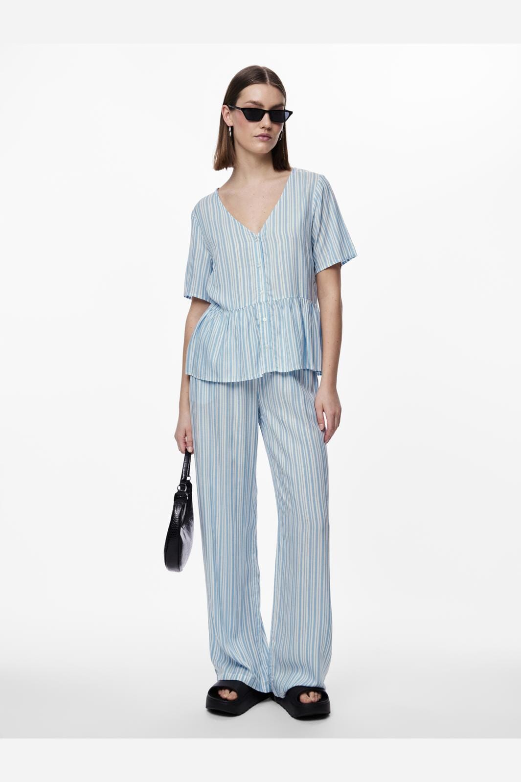 Pieces Pcalvina Ss Button Down Top 4472371 blue bell cloud dancer