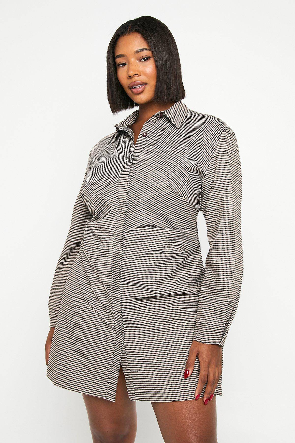 boohoo Robe chemise à fronces latérales Plus Check