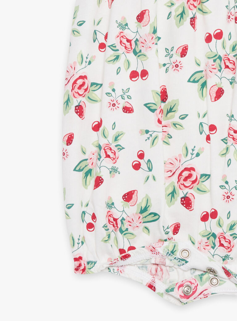 Barboteuse blanche et rouge en jersey à imprimé cerises, fraises et bouquet de fleurs