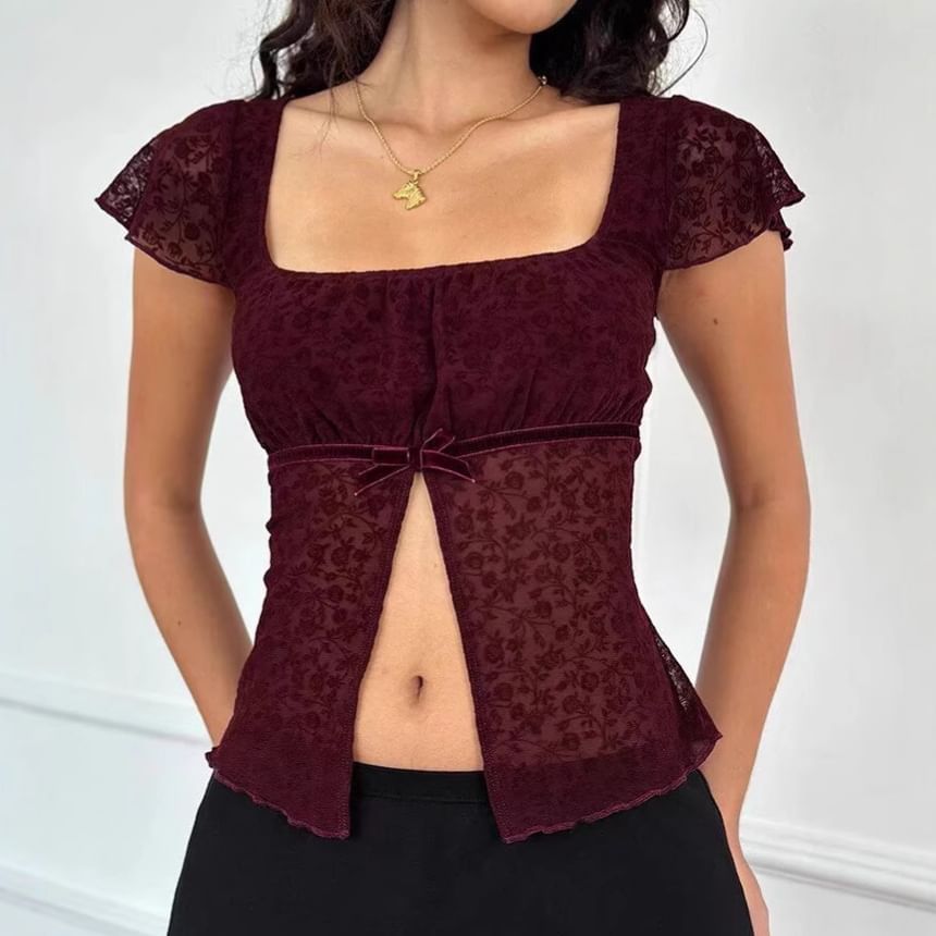 Trisica - Crop top met vierkante hals, kanten split en kapmouwtjes
