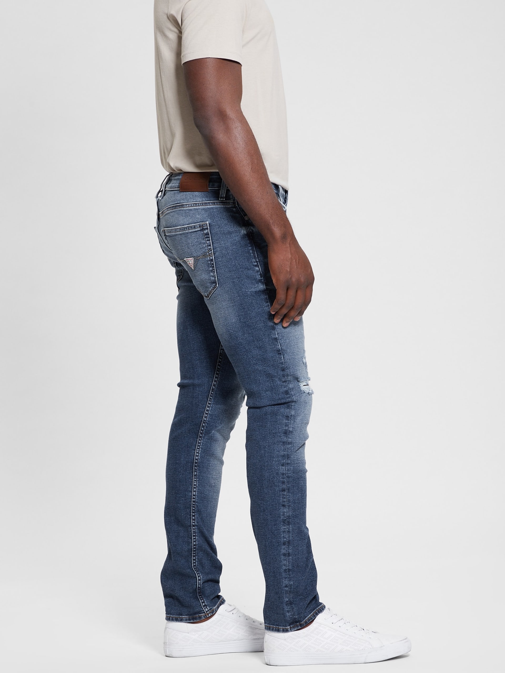 Calça jeans Finnley com efeito desgastado e corte afunilado