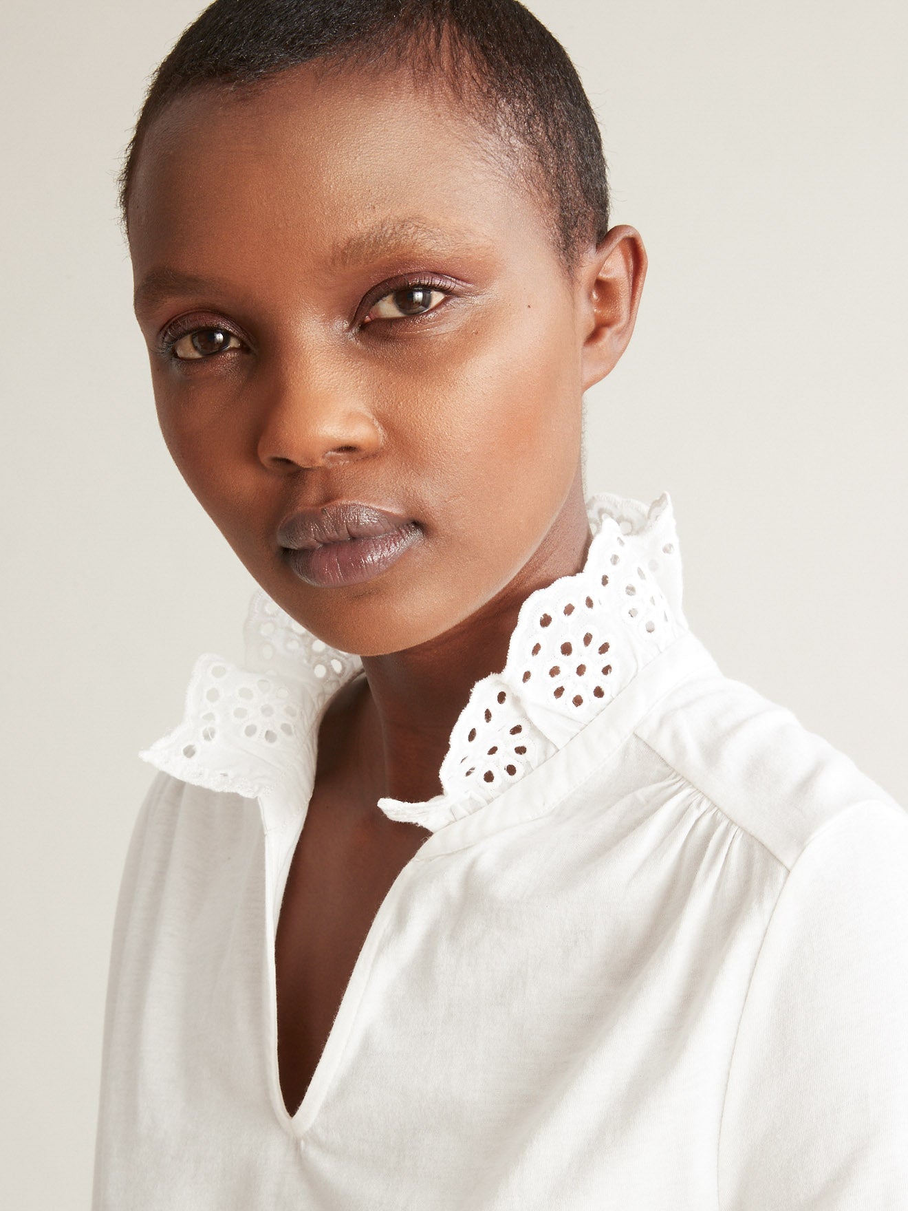 T-shirt bi-matière col brodé femme
