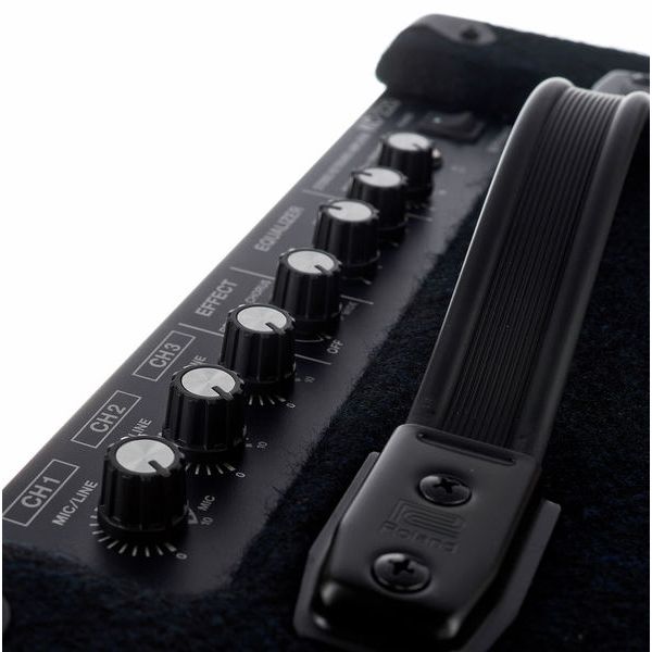 Roland KC-220