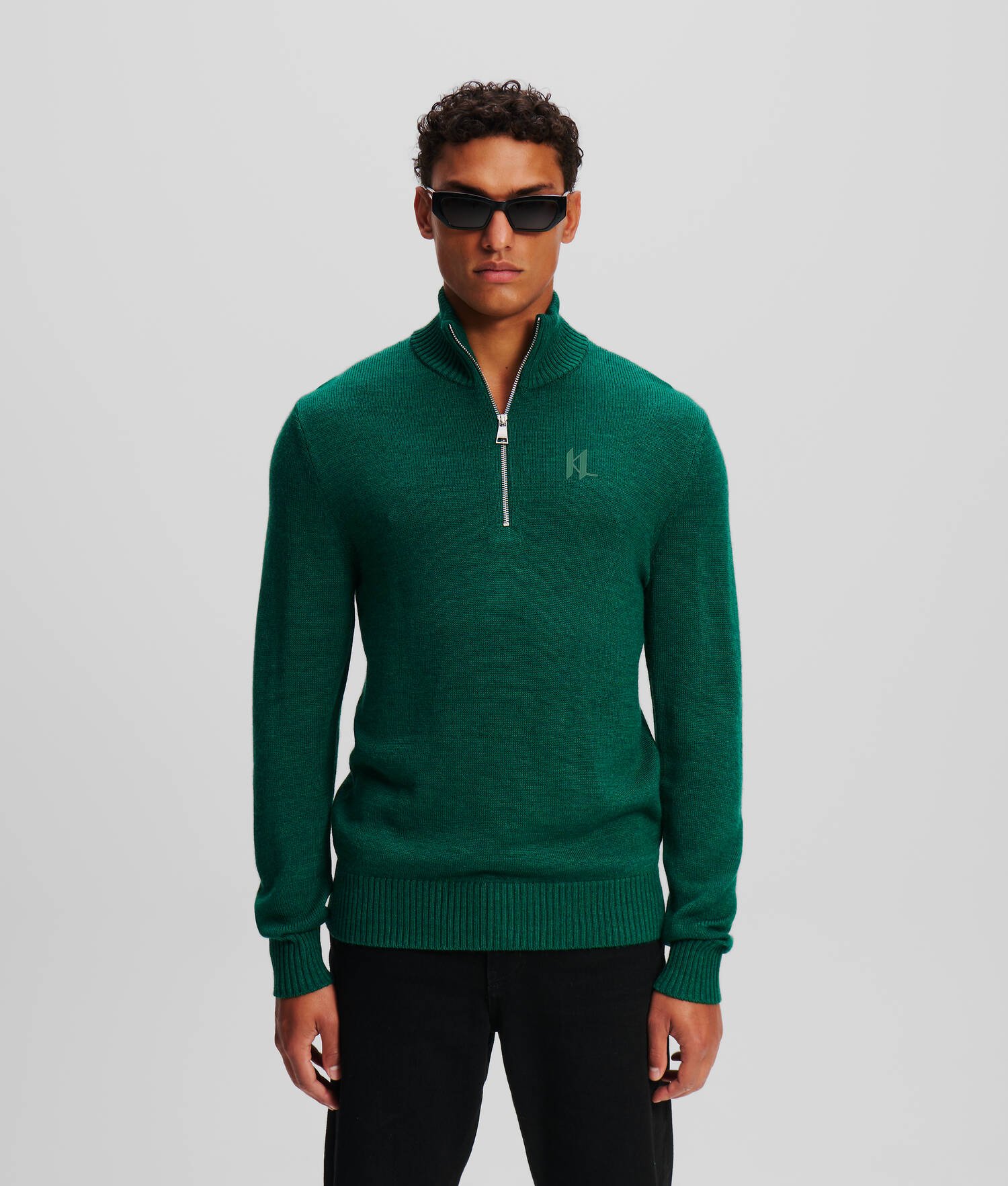PULL À COL ROULÉ AVEC DEMI-ZIP