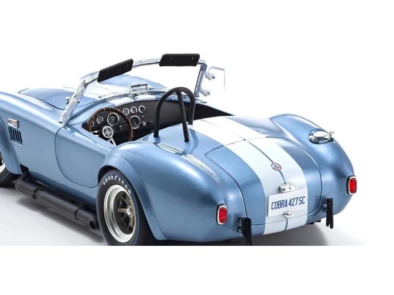 Kyosho Shelby Cobra 427 S/C Spider, Hellblau-Weiss 1:18 Detailgetreues Modellauto für Sammler im Massstab 1:18
