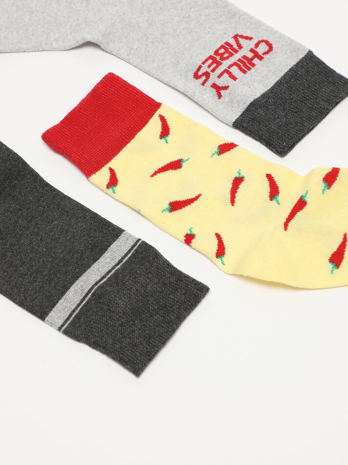 Pacote com 3 pares de meias compridas estampadas - Cores variadas