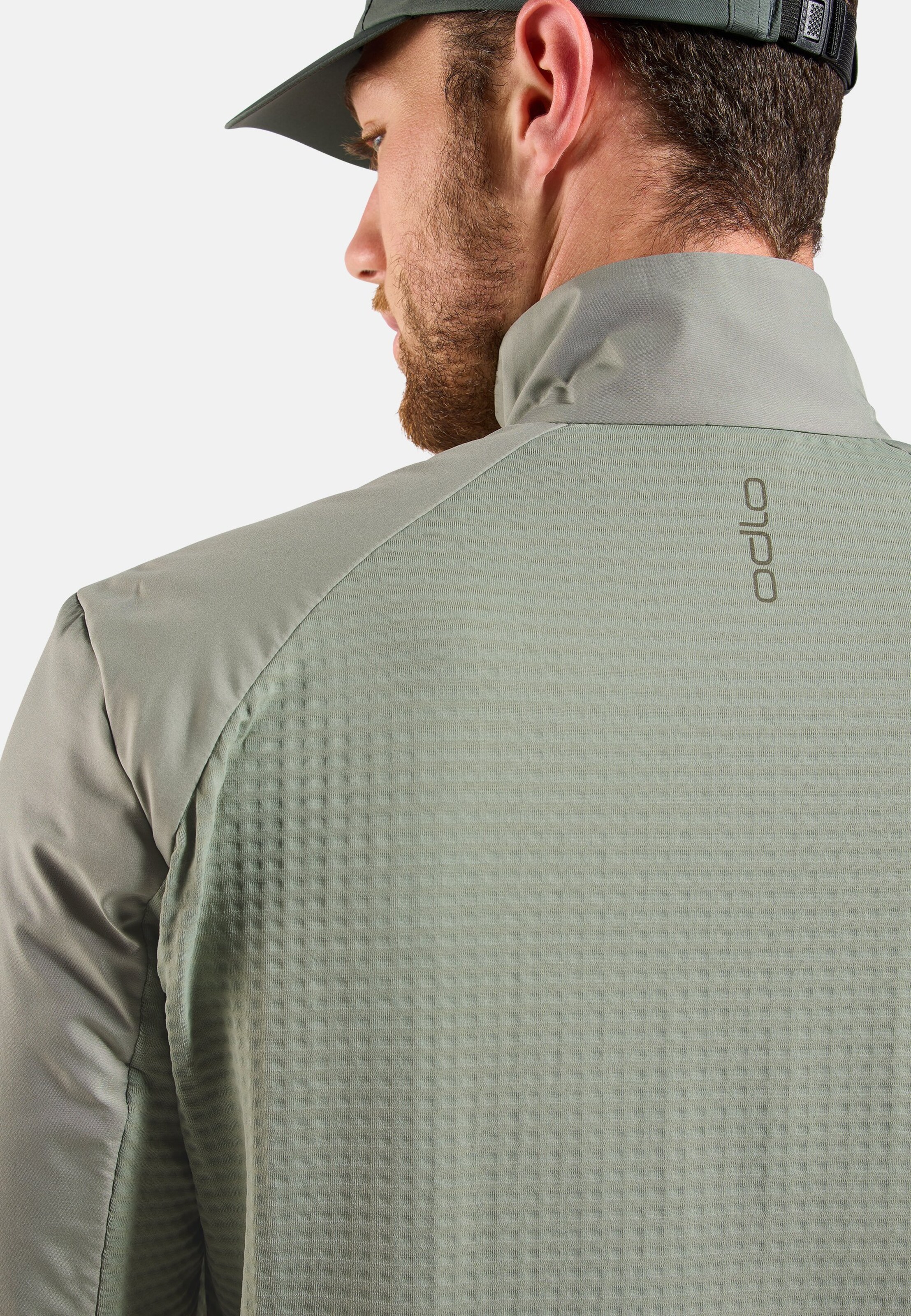 Essentials Insulator Hybrid-Laufjacke in shadow