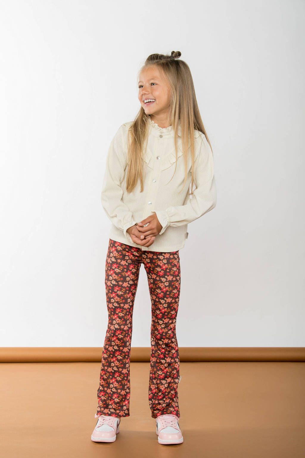 B.Nosy gebloemde flared broek Phoebe bruin/roze