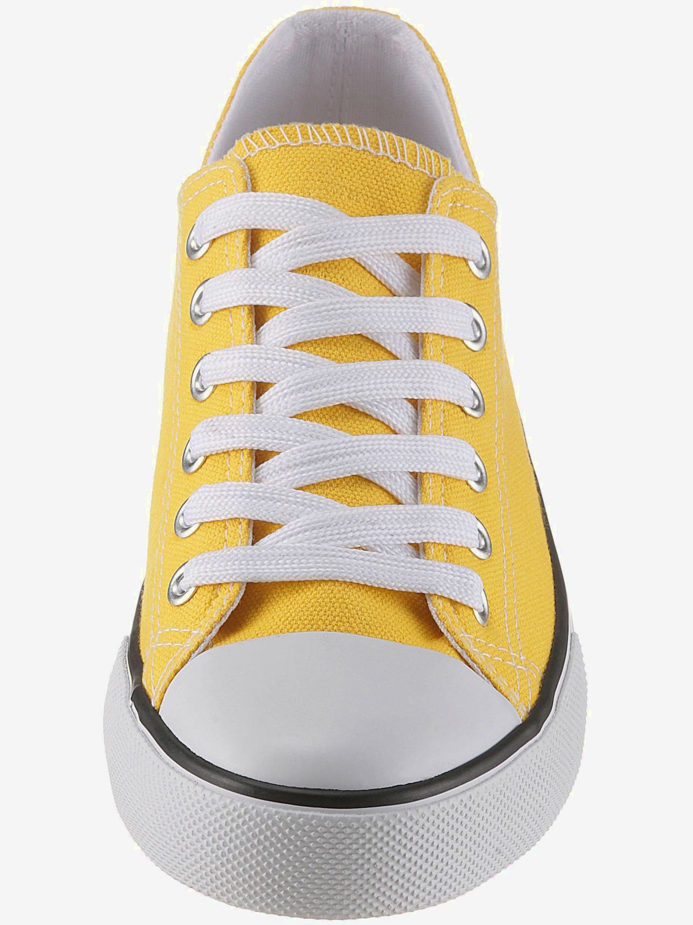 Baskets sneakers basiques parfaites avec un jean