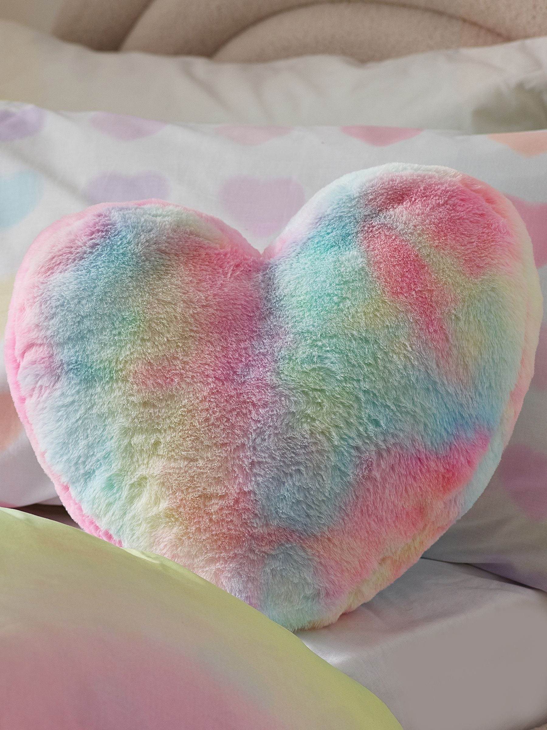 Kussen met hartjes en regenboogkleuren met kleurverloop