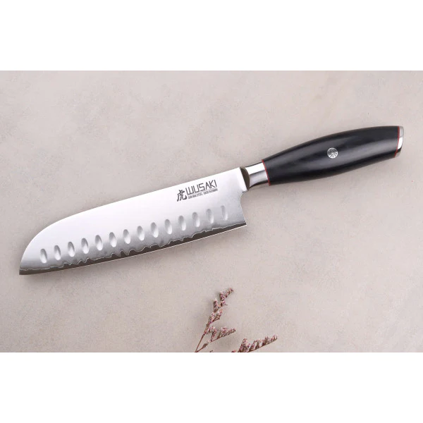 Couteau modèle santoku Wusaki Fujiko Black 18cm manche en pakka Wusaki