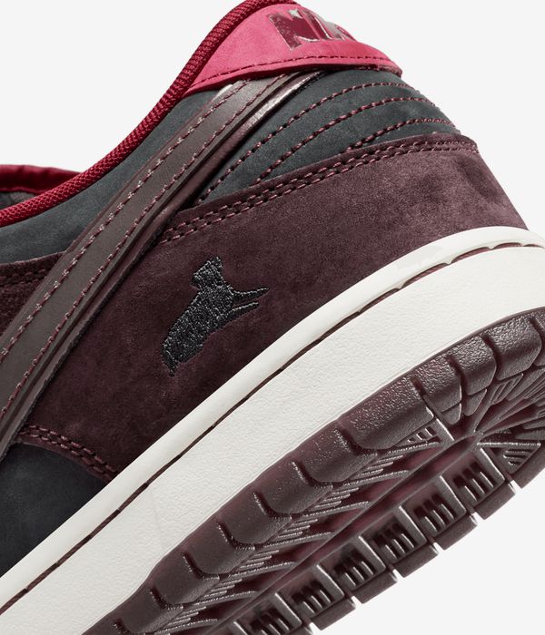 Nike SB x Riot Skateshop Dunk Low Pro Schuh (night maroon) online kaufen | skatedeluxe