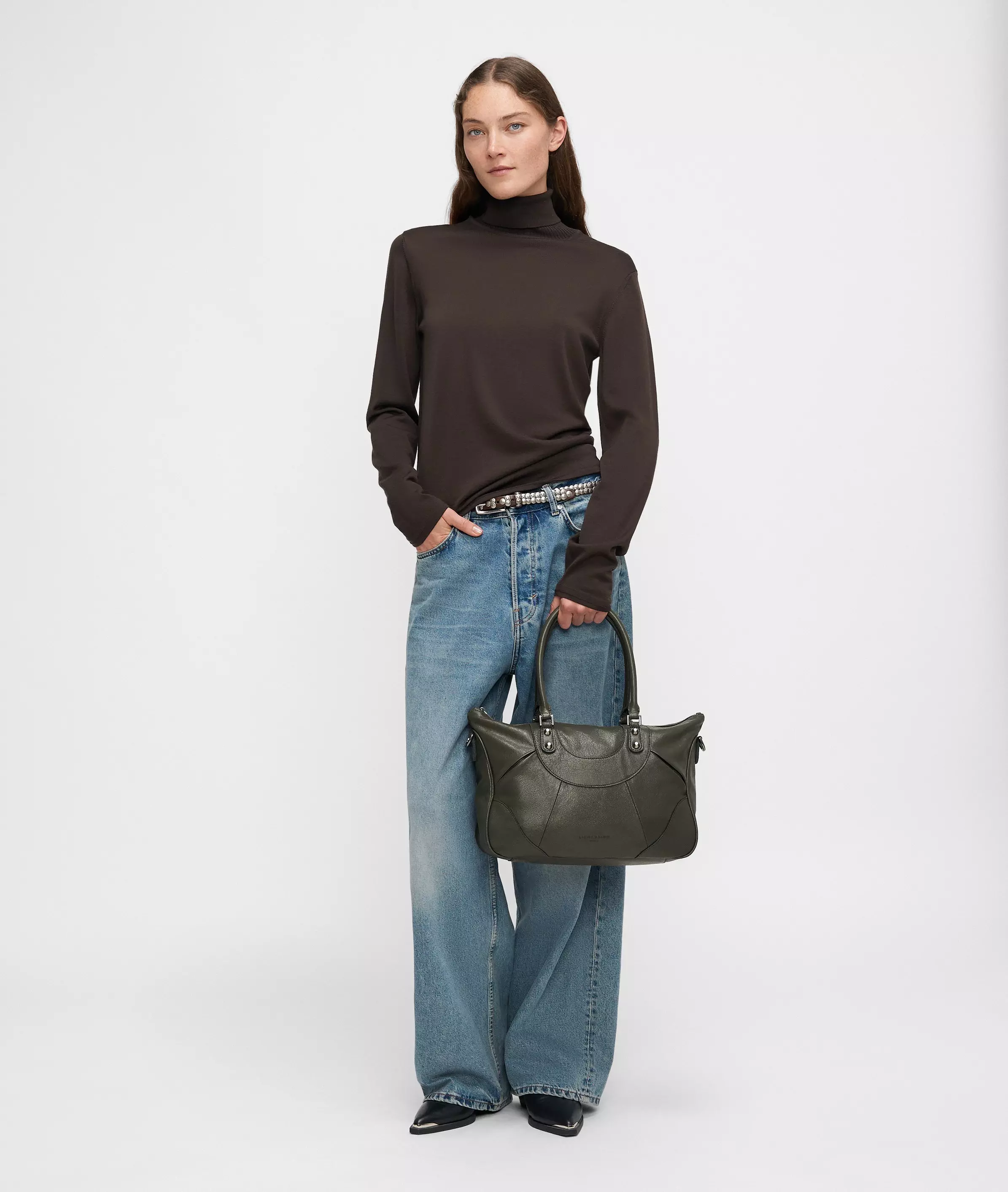 Satchel Spacious cowhide leather bag with breaking effect