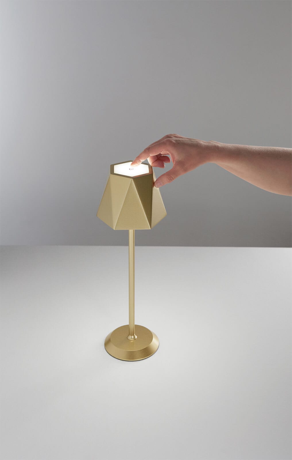 FABAS LUCE Akku LED Tischlampe KATY goldfarbig