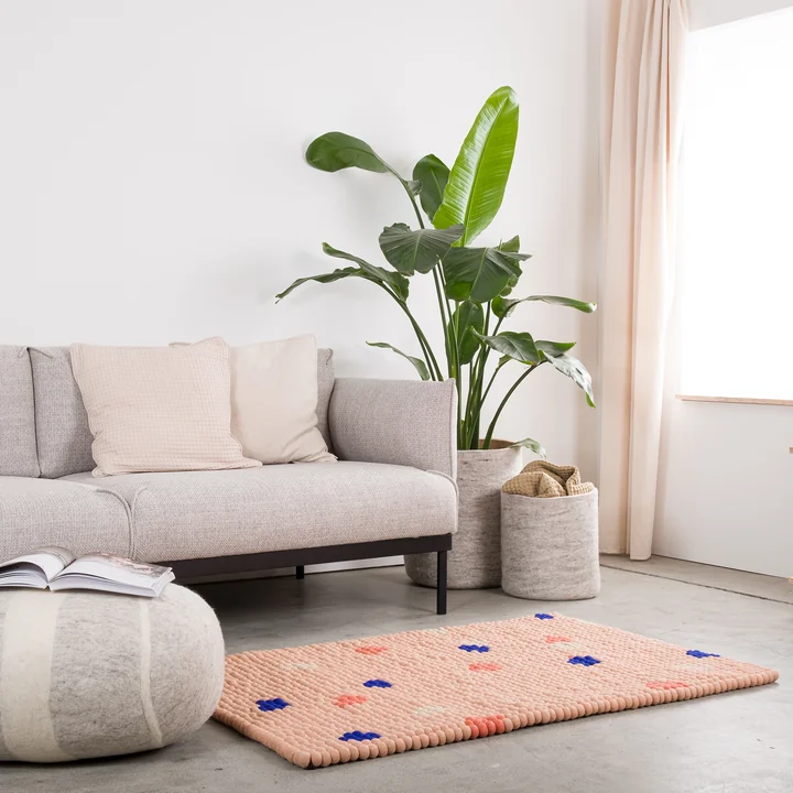 myfelt - Terra Rose Filzkugelteppich, 70 x 100 cm, rosé / coral / weiss / kobaltblau