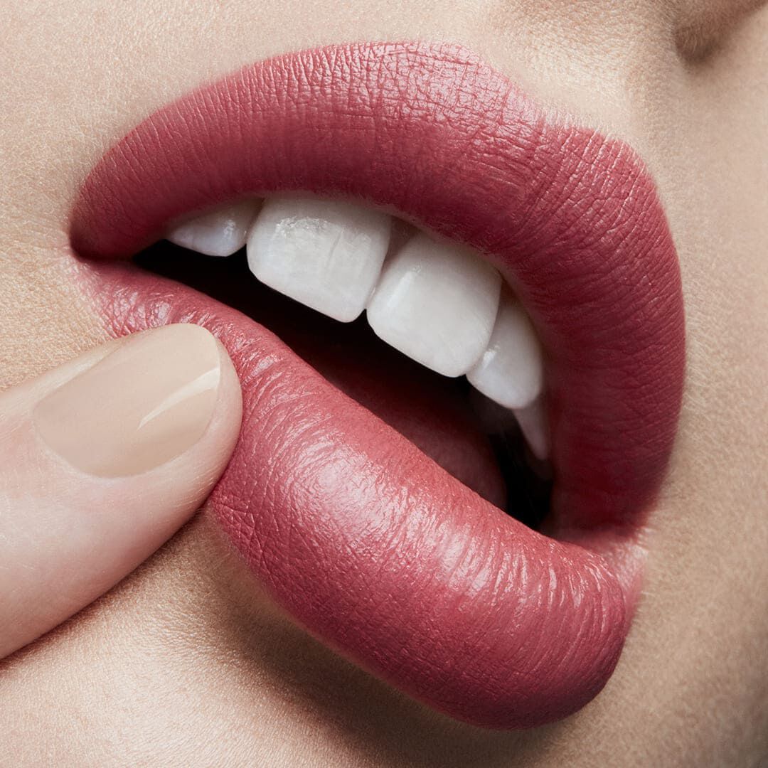 MAC  LOVE ME LIPSTICK